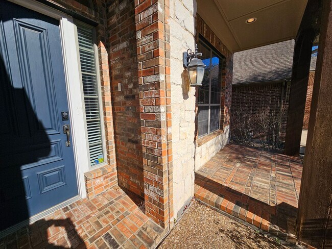 Building Photo - Ready for immediate move in – Bedford, TX