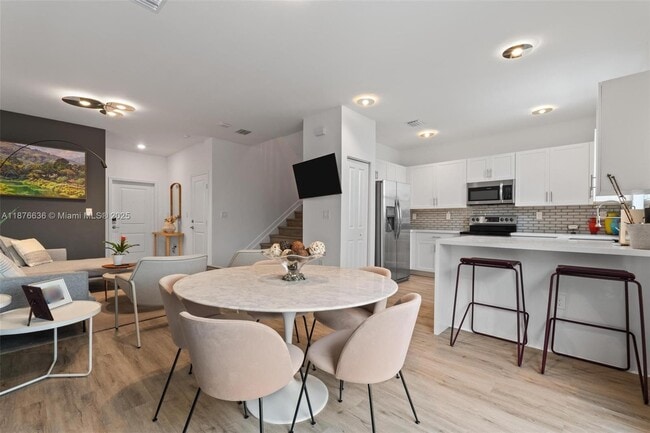 Foto del edificio - 403 NE 212th St