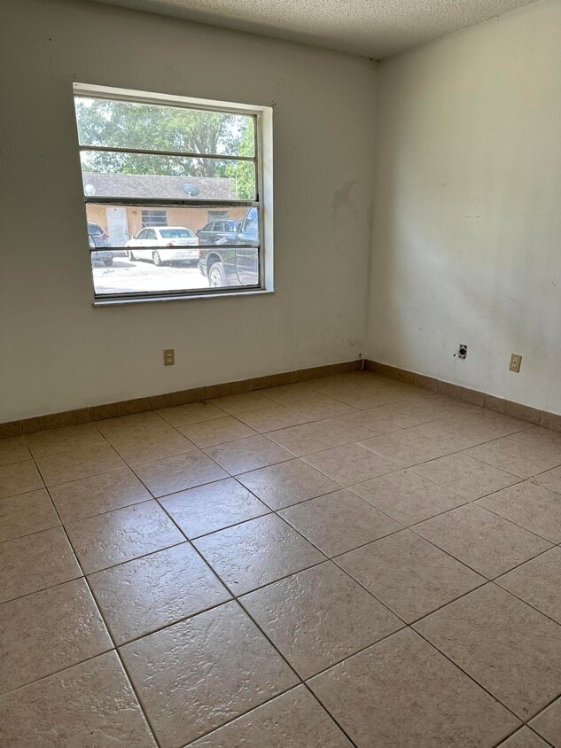 Building Photo - 5006 Sanibel Ave