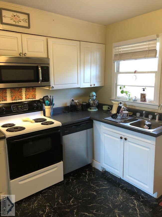 Building Photo - 519 Castalia Ave