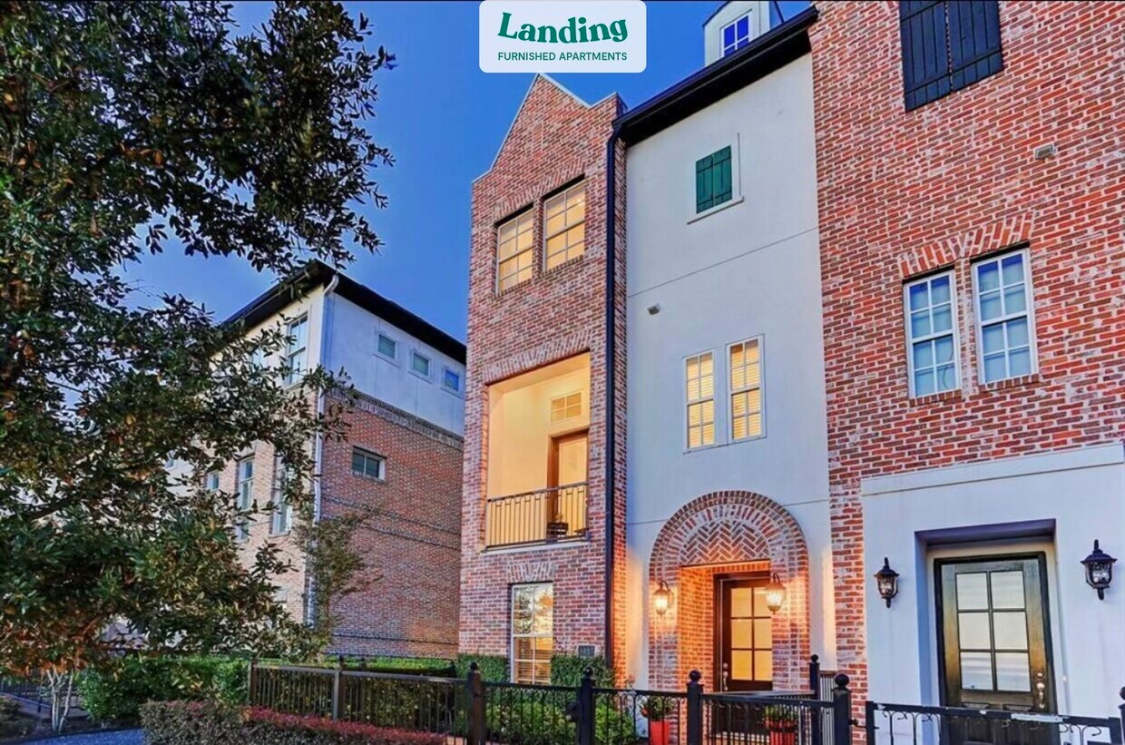 Primary Photo - 9447 Fannin St