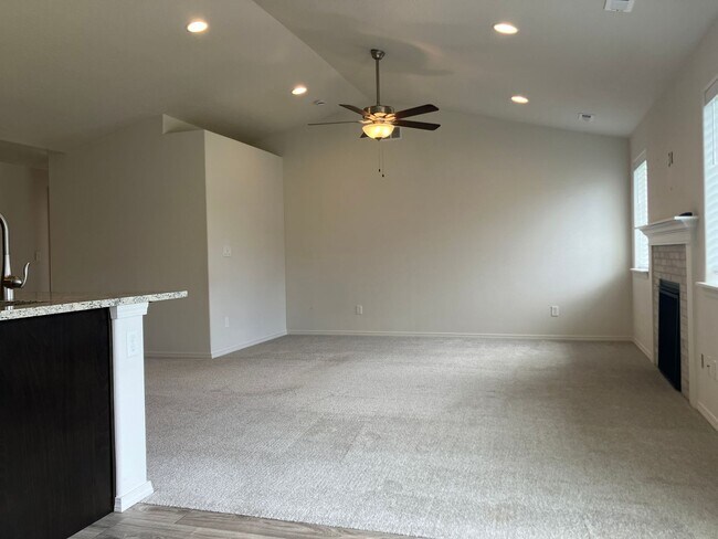 Foto del edificio - 2023 Three Bedroom Home in Dallas