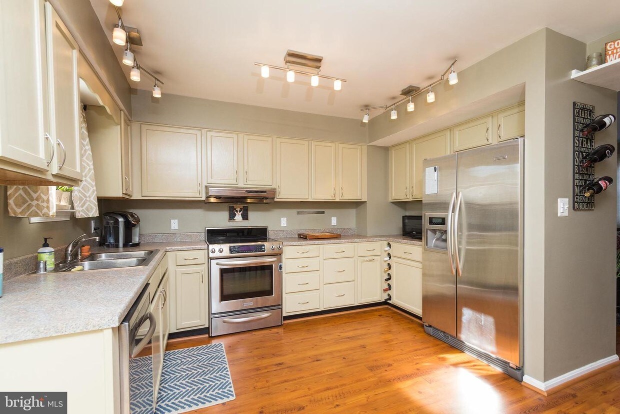 41 Luffing Ct, Essex, MD 21221 Townhome Rentals in Essex MD