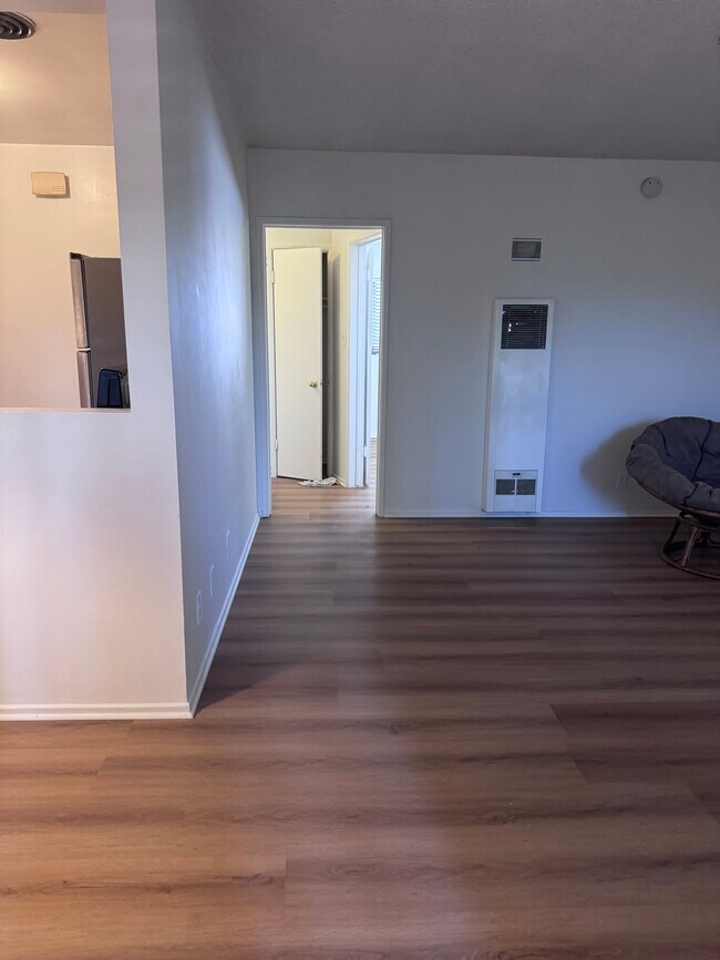 Sala de estar - 3827 College Ave