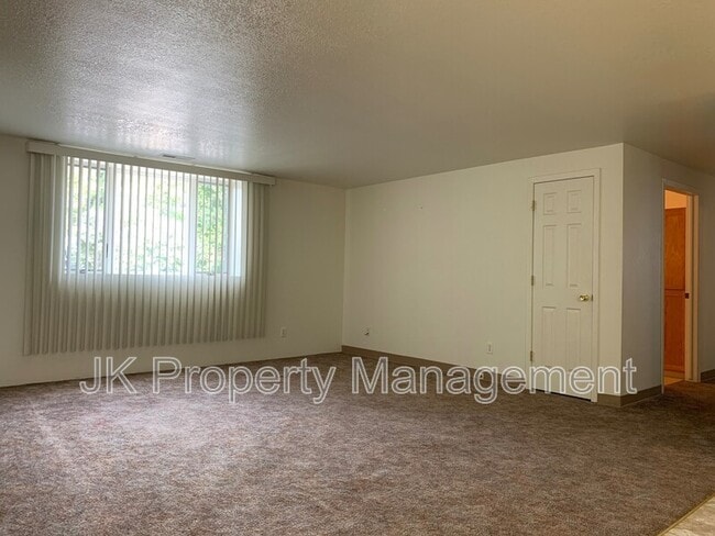 Building Photo - 1612 Sand Ct