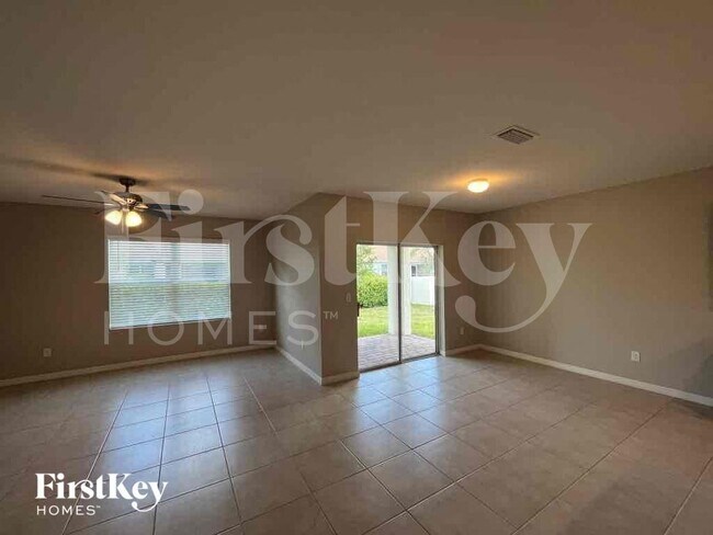 Building Photo - 2820 NW 21st Ave