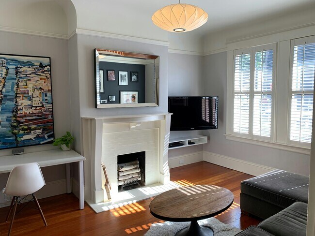 Building Photo - 2208 Jones Street, Unit Russian Hill Flat