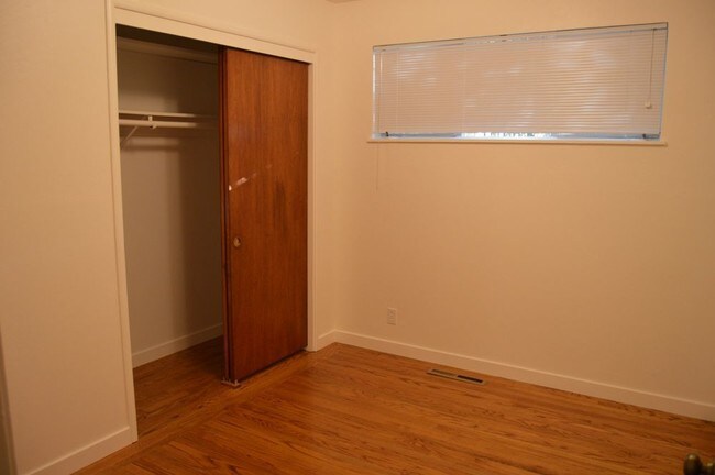 Building Photo - 19 Ross St