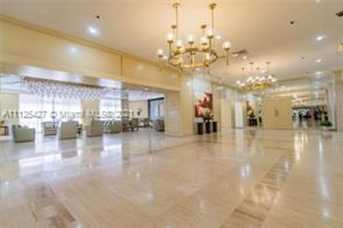 Foto del edificio - 4101 Pine Tree Dr