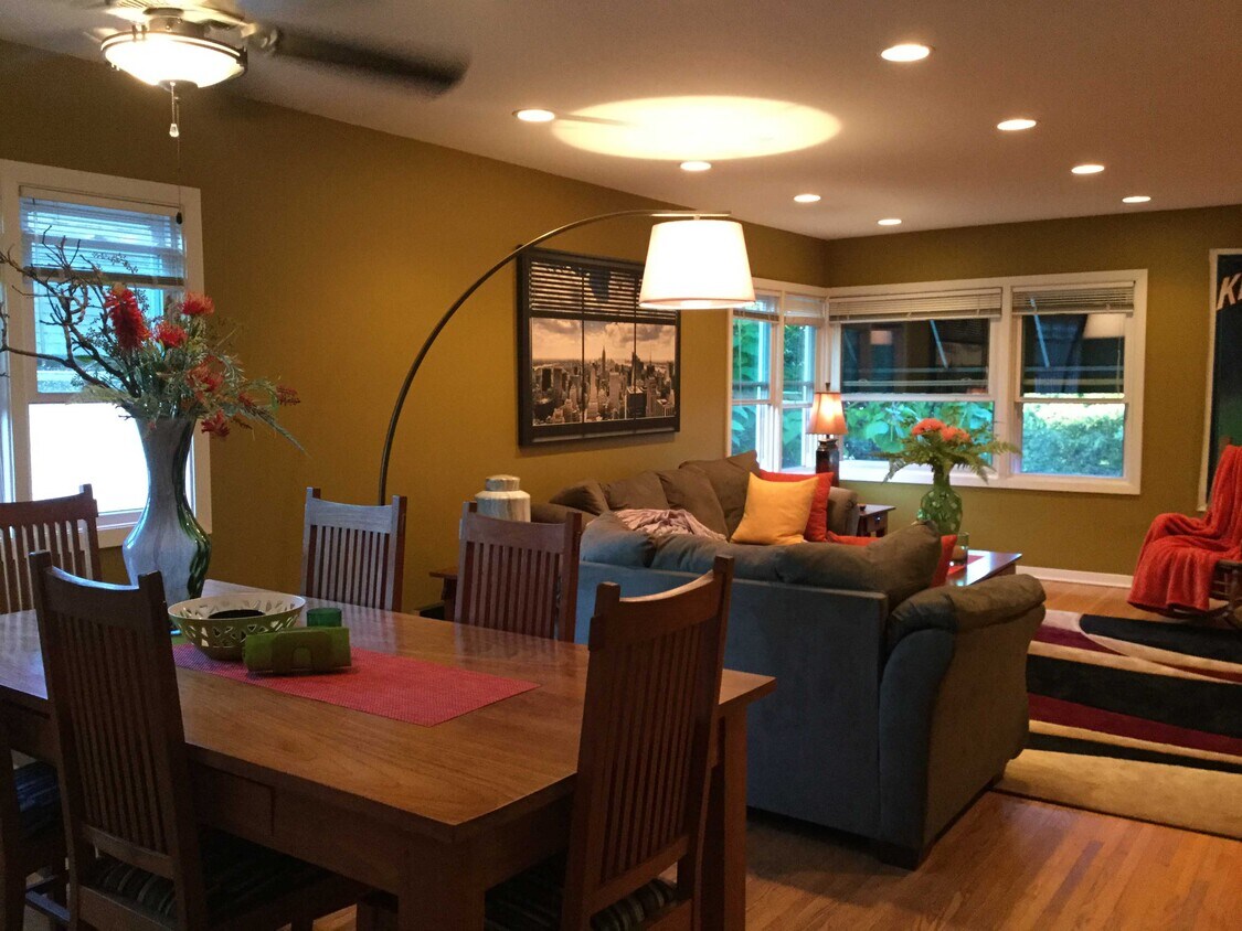 Foto principal - 2733 Bryant Ave S