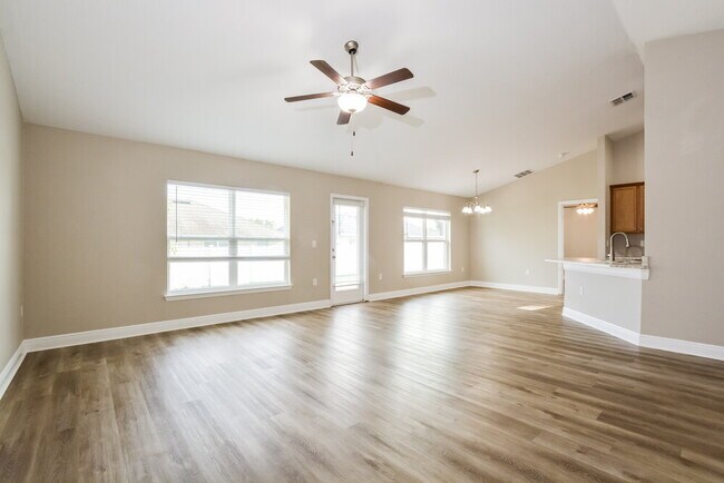 Building Photo - 7636 Sloewood Dr