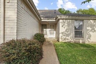 Building Photo - 6327 Lynkat Ln