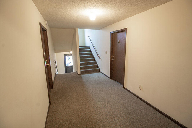 Building Photo - 506 Columbia Dr