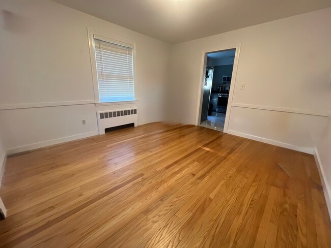 Building Photo - 51 Bacon St