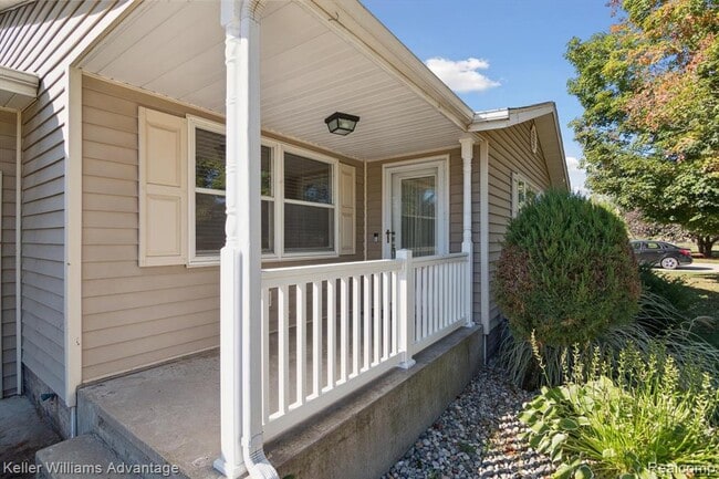 Foto del edificio - 245 Lynbrook Dr