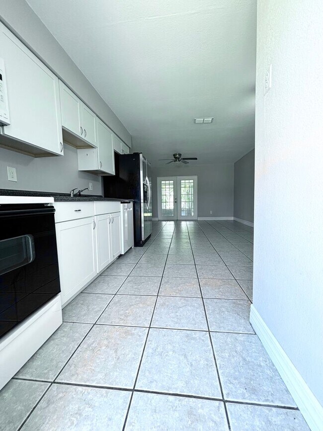 Photo - 5476/5478 Ave C Apartment