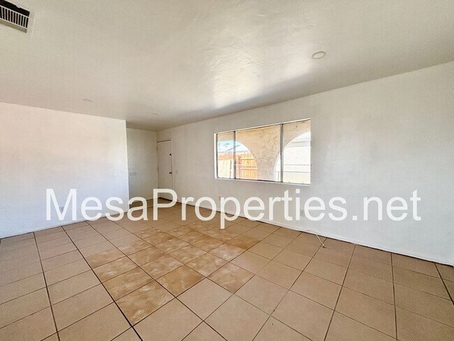 Foto del edificio - 16142 Orange St