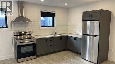 Building Photo - 284 James St N