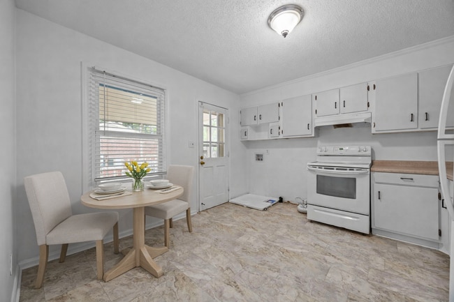 Building Photo - 110 Moore Rd