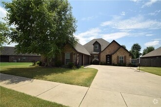 Building Photo - 5608 SW Gunstock Rd