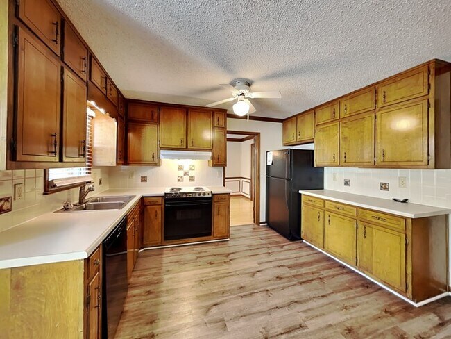 Building Photo - 1278 Summit Chase Dr SW