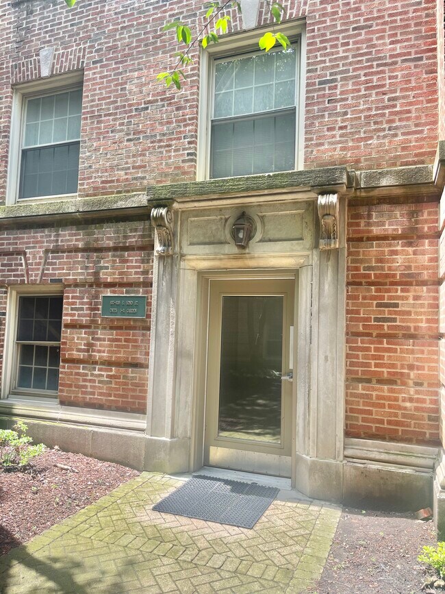Foto del edificio - 837 E 52nd St