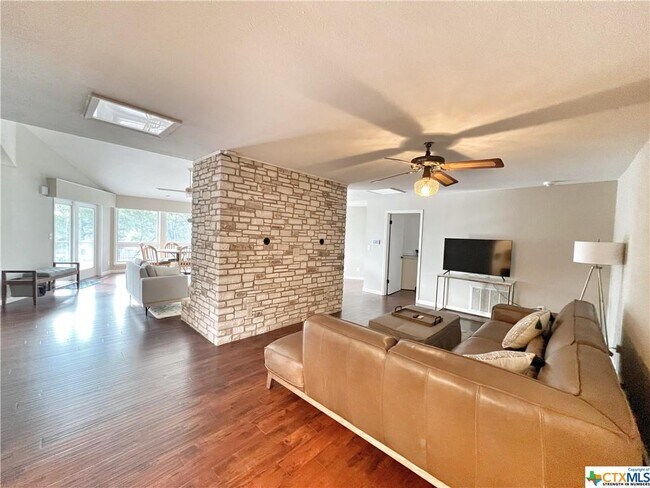 Foto del edificio - 2489 Colleen Dr