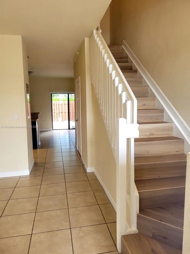 Foto del edificio - 443 SE 32nd Terrace