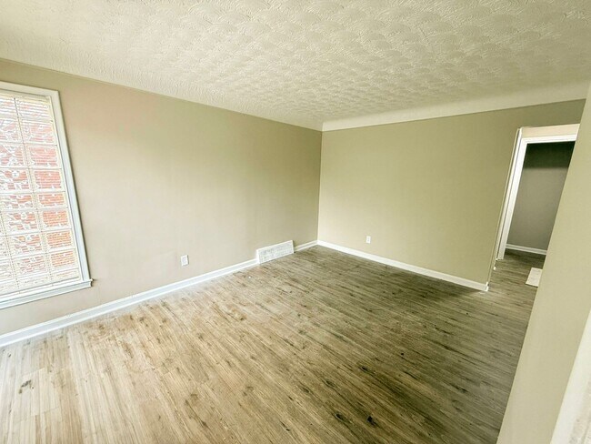 Foto del edificio - This beautifully updated 3-bedroom, 1-bath single-family home is ready for move-in!