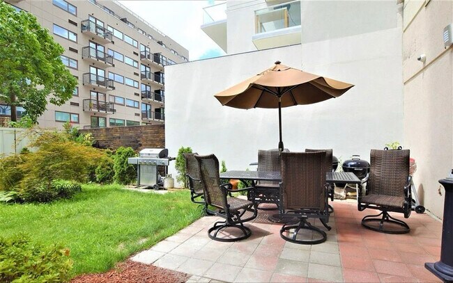 Foto del edificio - 110 4th Ave