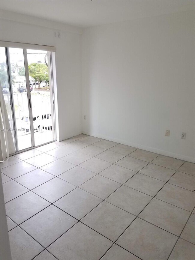 Foto del edificio - 3201 W Flagler St