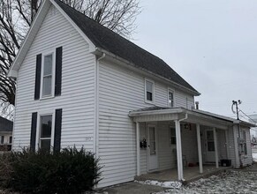 Building Photo - 1043 S Bell St