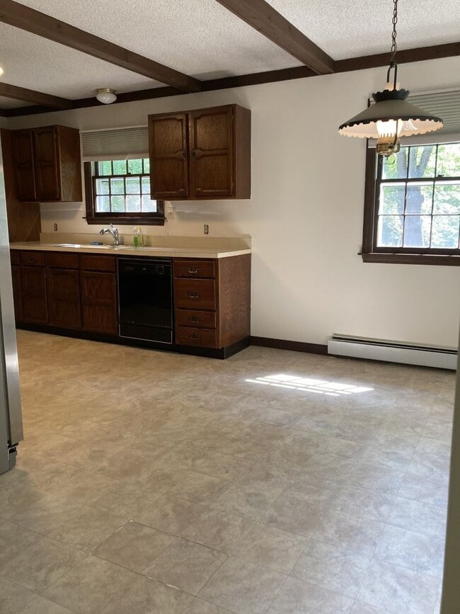 Building Photo - Private 4BR Home Close to UConn Campus