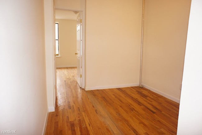 Building Photo - 2 br, 1 bath Apartment - 208 Willis Ave