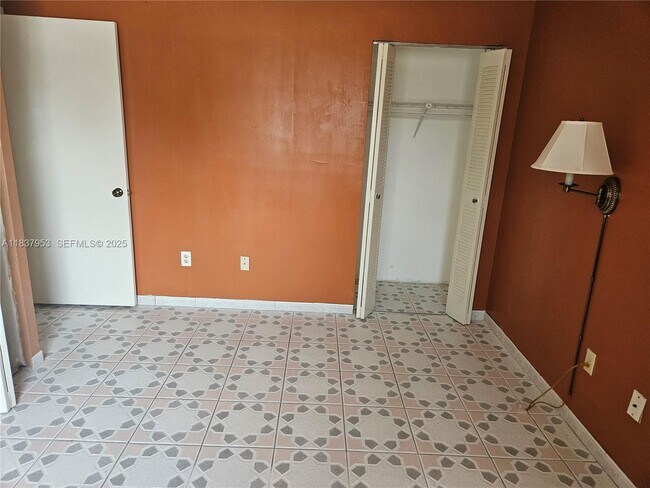 Foto del edificio - 855 NE 209th St