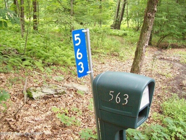 Foto del edificio - 563 Pensyl Creek Rd