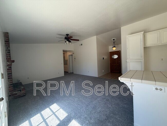 Building Photo - 2264 Americana Dr