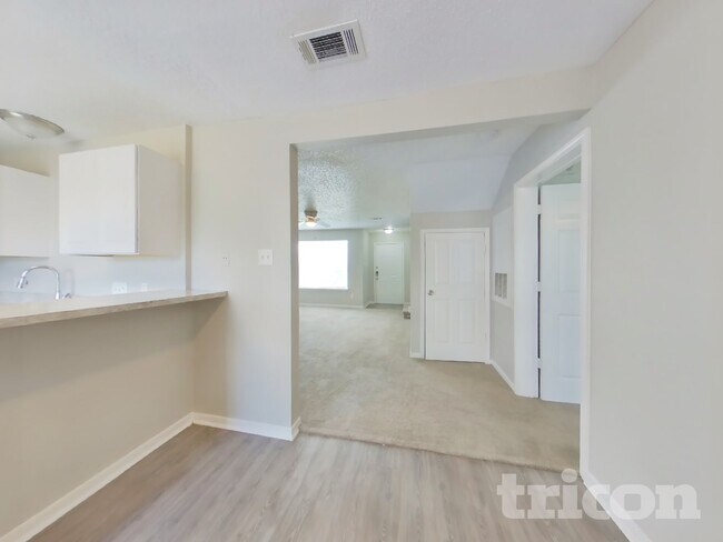 Foto del edificio - 7740 Sign St