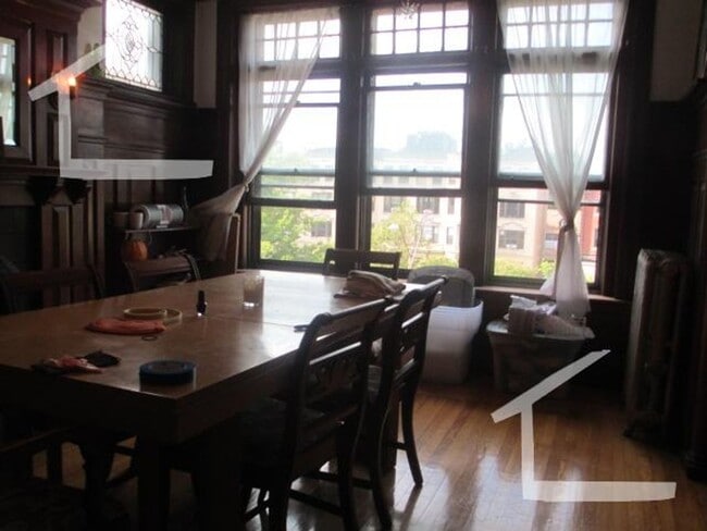 Building Photo - Fantastic Brookline Apt in Washington Sq n...