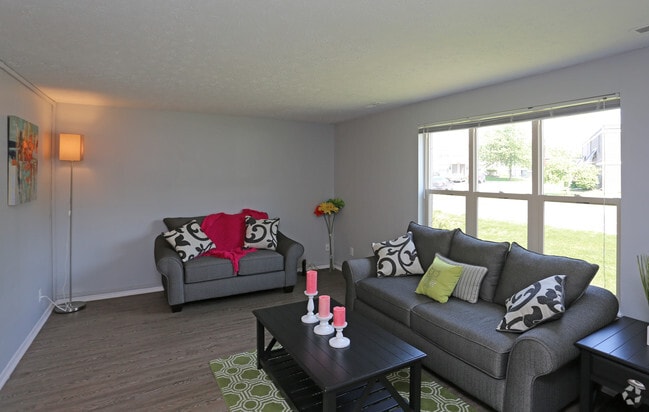 3BR, 1.5BA - 1,200 SF - Clovernook Apartments