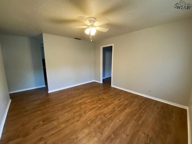 Building Photo - 1446 Deville St