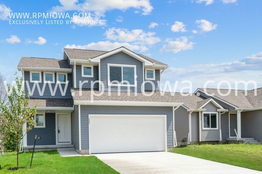 Primary Photo - NEARLY NEW!! 4 Bedroom, 2.5 Bathroom in El...