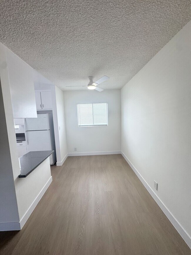 Foto del edificio - 11820 Chandler Blvd