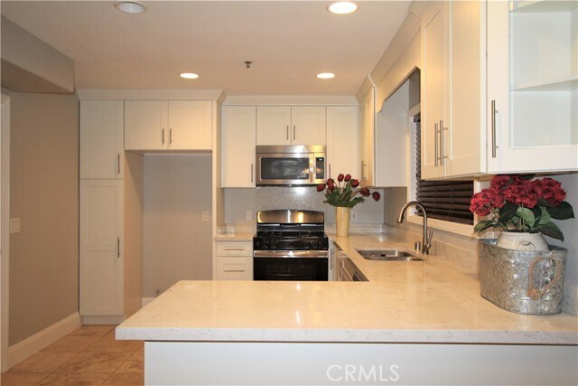 Building Photo - 112 Avenida Verde