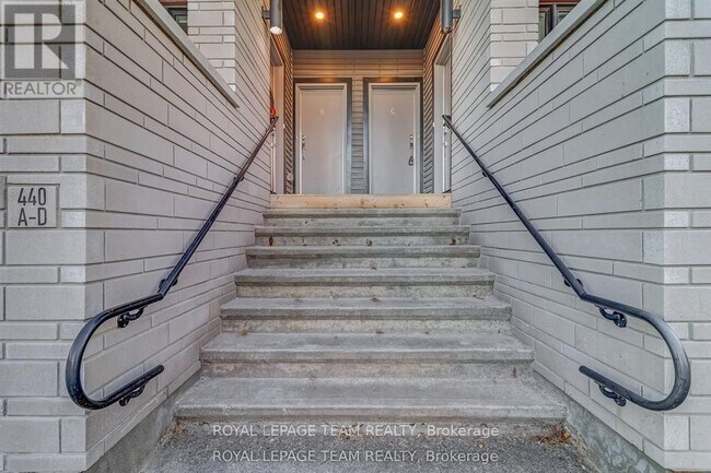 Building Photo - 440 Via Verona Ave