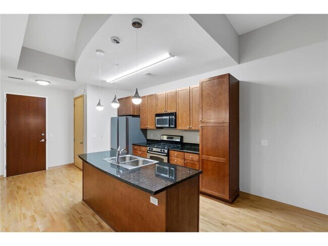 Foto del edificio - 100 3rd Ave S