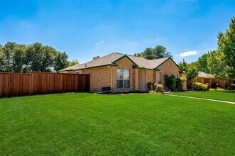 Building Photo - 1400 Chicota Dr