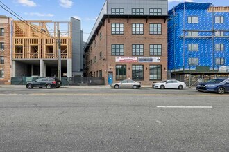 Building Photo - 660 Grand St