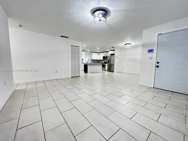 Foto del edificio - 1762 NE 145th St