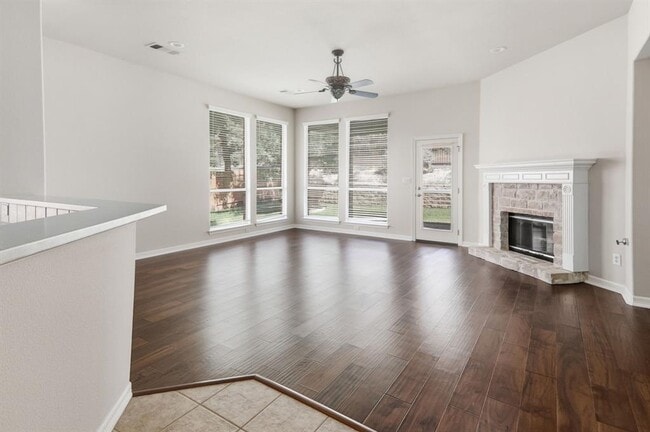 Foto del edificio - 4009 Falling Brook Ct